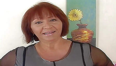 Big tits brunette with natural curves in solo porn