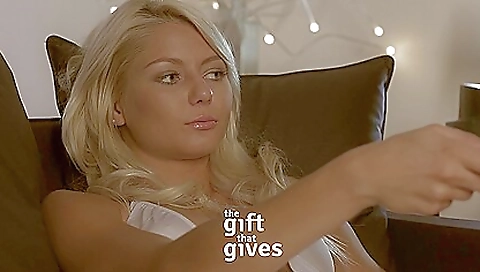 Female masturbates herself with a hot toy in her white towel