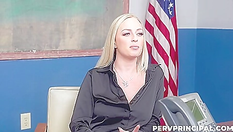 New Elana Bunnz She-s Goin-g To Col-lege (06-07-2023)