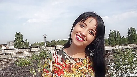 Brunette babe fucks for money in a deepthroat pov scene