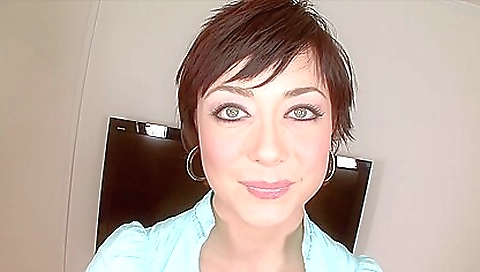 Horny brunette gets her pussy fucked and her cumshot