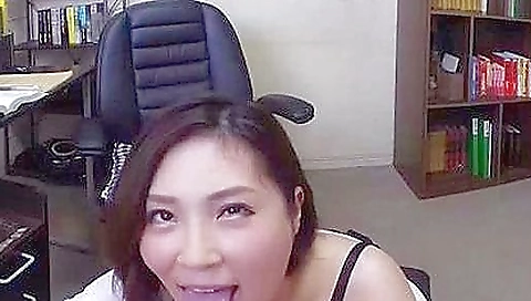 Asian babe 18+ plays with boyfriend's cock in a vr studio