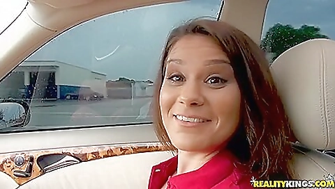 Busty babe with a nice ass and sexy lips blows a hard cock