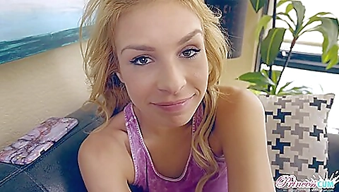 Stunning blonde is a great babe with a beautiful face