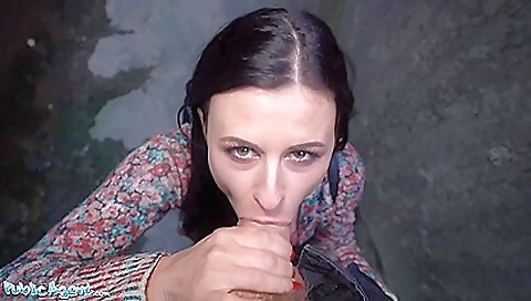 Billie star in a black tights goes public for a cumshot