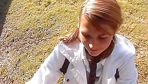 Girl in the desert gives a first time view of her ass