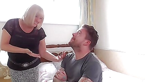 Big boobs milf gets her hole fucked hard in front of the camera